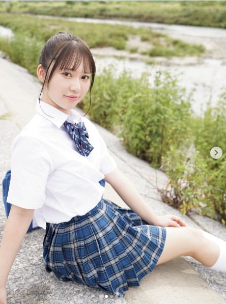 咲月ひな